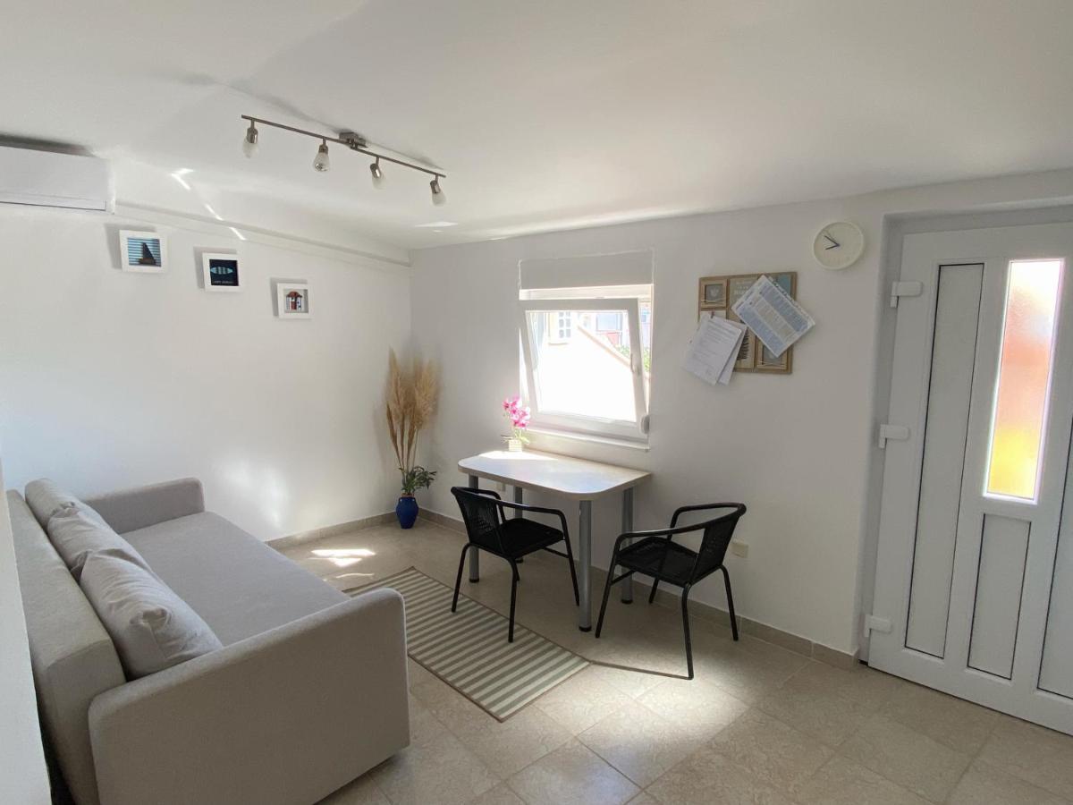 Beachfront Apartment Vir Dış mekan fotoğraf
